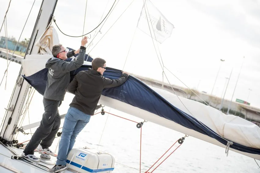 trabajo-equipo-veleros-corporate-yachting